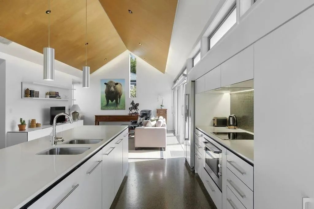 כרייסטצ'רץ' Hawkesbury Executive Home בית נופש