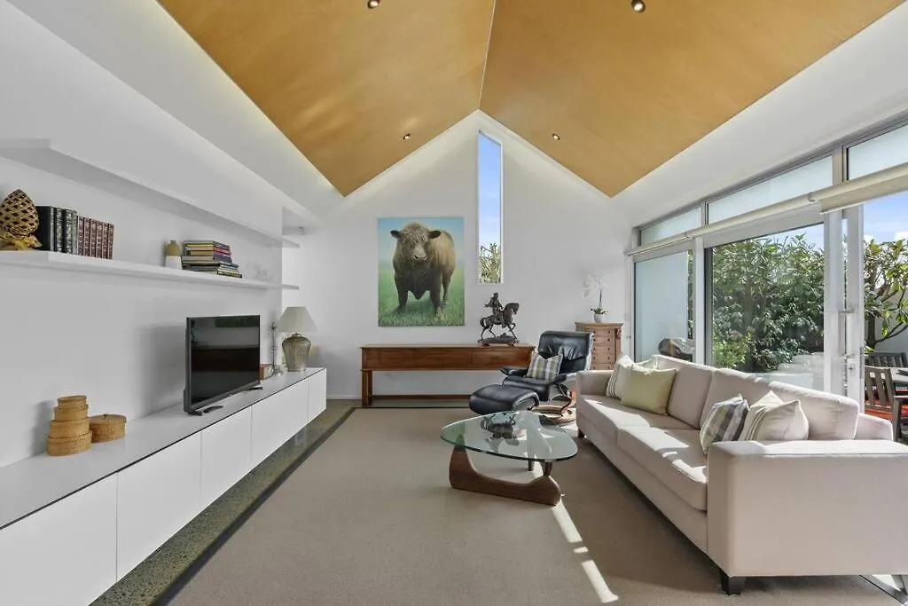 כרייסטצ'רץ' Hawkesbury Executive Home 0*,